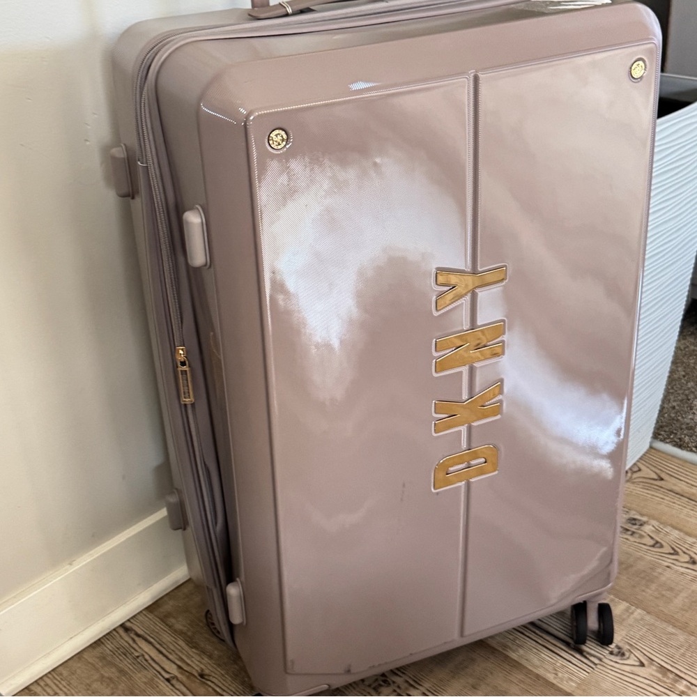 DKNY NYC 28”Upright Suitcase check in spinner expandable - Picture 8 of 11